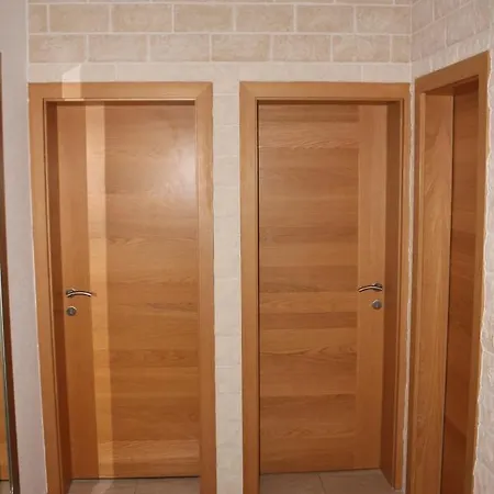 Apartman With Parking Space - 21911 Makarska