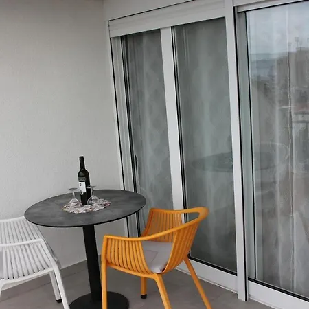 With Parking Space - 21911 Makarska