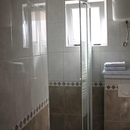 With Parking Space - 21911 마카르스카