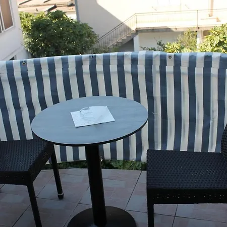 Apartman With Parking Space - 21911 Makarska