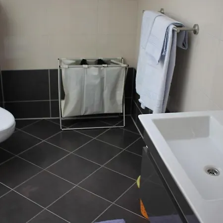 With Parking Space - 21911 마카르스카