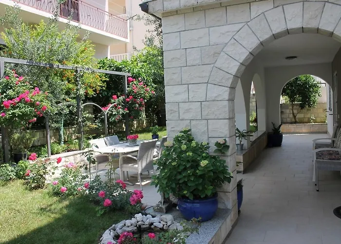 Apartman With Parking Space - 21911 *