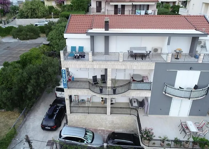 With Parking Space - 21911 * Makarska