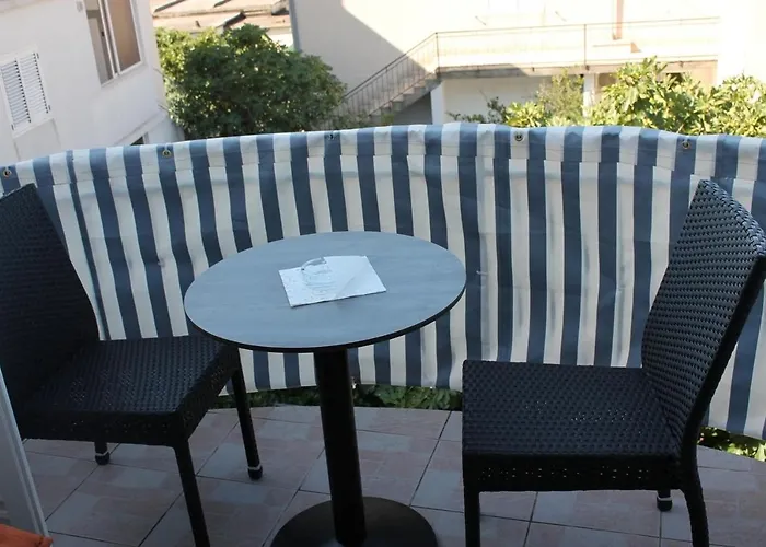 Apartman With Parking Space - 21911 Makarska